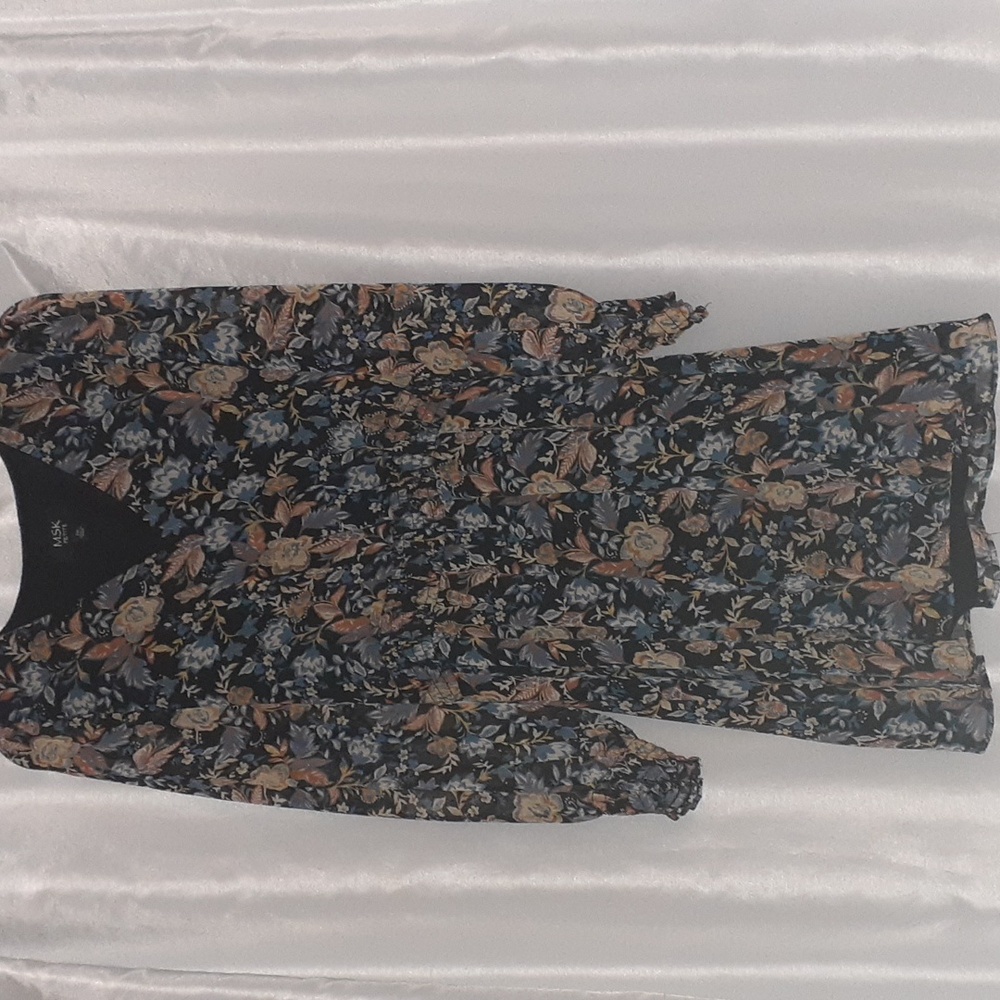 MSK petite medium Navy Dress with brown ,tan and blue flowers. Knee length.